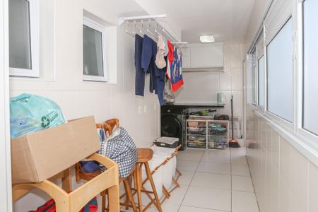 Apartamento para alugar com 241m², 4 quartos e 3 vagas Apartamento para alugar com 241m², 4 quartos e 3 vagasÁrea de Serviço