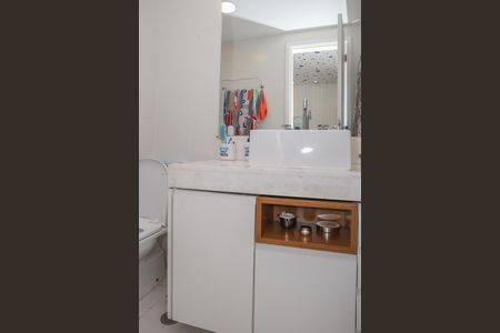 Apartamento para alugar com 241m², 4 quartos e 3 vagas Apartamento para alugar com 241m², 4 quartos e 3 vagasBanheiro da Suíte 2