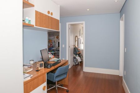 Apartamento para alugar com 241m², 4 quartos e 3 vagas Apartamento para alugar com 241m², 4 quartos e 3 vagasEscritório