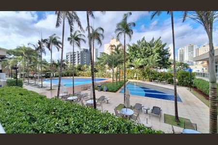 Apartamento à venda com 187m², 3 quartos e 3 vagas Apartamento à venda com 187m², 3 quartos e 3 vagasÁrea comum - Piscina