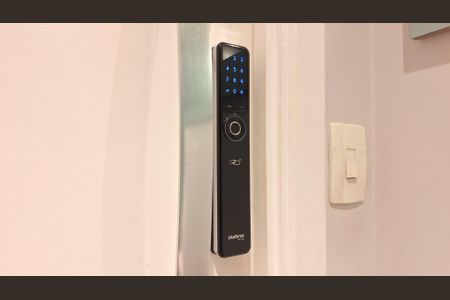 Apartamento à venda com 187m², 3 quartos e 3 vagas Apartamento à venda com 187m², 3 quartos e 3 vagasFechadura eletrônica