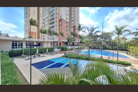 Apartamento à venda com 187m², 3 quartos e 3 vagas Apartamento à venda com 187m², 3 quartos e 3 vagasÁrea comum - Piscina