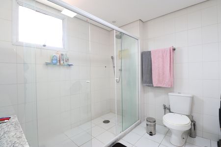 Apartamento à venda com 187m², 3 quartos e 3 vagasBanheiro da Suíte 1