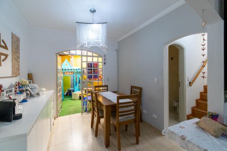 Casa à venda com 167m², 3 quartos e 2 vagas Casa à venda com 167m², 3 quartos e 2 vagasSala de Jantar