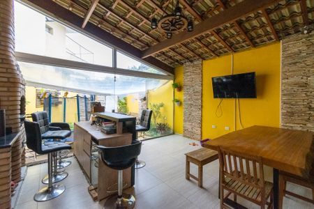 Casa à venda com 167m², 3 quartos e 2 vagas Casa à venda com 167m², 3 quartos e 2 vagasChurrasqueira