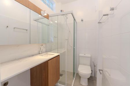 Banheiro Social de kitnet/studio para alugar com 1 quarto, 29m² em República, São Paulo