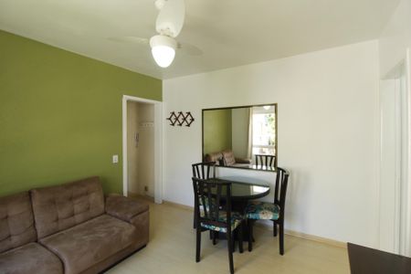 Sala de apartamento para alugar com 1 quarto, 50m² em São João, Porto Alegre