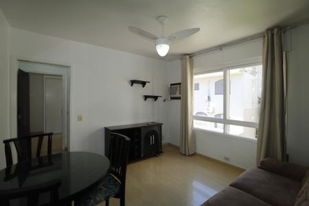 Sala de apartamento para alugar com 1 quarto, 50m² em São João, Porto Alegre