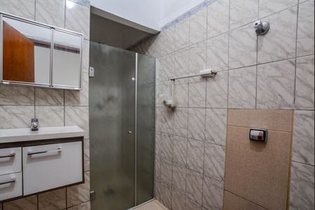 Casa para alugar com 125m², 2 quartos e 1 vaga Casa para alugar com 125m², 2 quartos e 1 vagaBanheiro Corredor