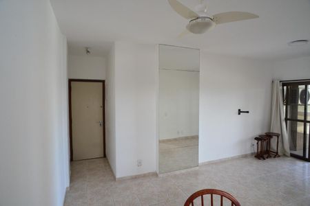 Sala de apartamento para alugar com 1 quarto, 56m² em Barra da Tijuca, Rio de Janeiro