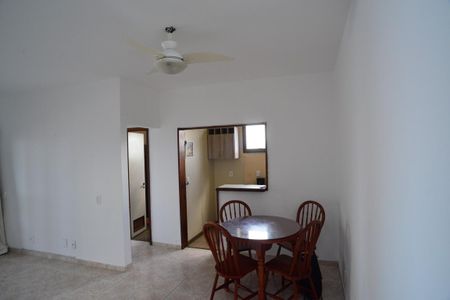 Sala de apartamento para alugar com 1 quarto, 56m² em Barra da Tijuca, Rio de Janeiro