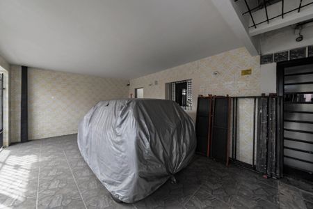 Casa à venda com 236m², 5 quartos e 2 vagas Casa à venda com 236m², 5 quartos e 2 vagasÁrea Comum - Garagem