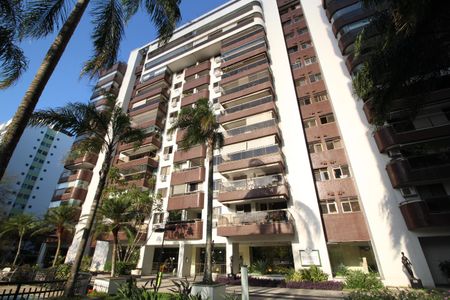 Apartamento à venda com 117m², 3 quartos e 2 vagasFachada