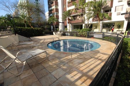 Apartamento à venda com 117m², 3 quartos e 2 vagasÁrea comum - Piscina