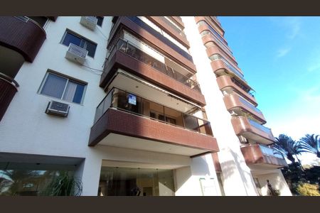 Apartamento à venda com 117m², 3 quartos e 2 vagas Apartamento à venda com 117m², 3 quartos e 2 vagasFachada com Placa