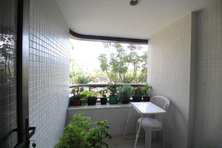 Apartamento à venda com 117m², 3 quartos e 2 vagasVaranda da Suíte 