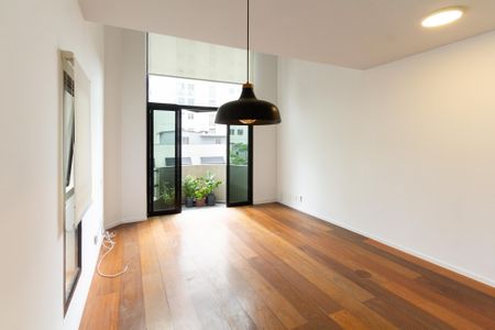 Apartamento à venda com 75m², 1 quarto e 1 vaga Apartamento à venda com 75m², 1 quarto e 1 vagaSala