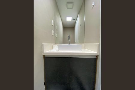 Banheiro de apartamento à venda com 1 quarto, 57m² em Jardim Novo Santo Amaro, São Paulo