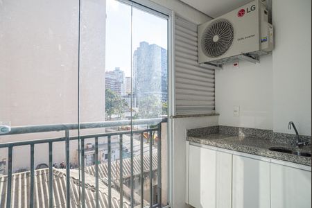 Studio para alugar com 28m², 1 quarto e sem vaga Studio para alugar com 28m², 1 quarto e sem vagaVaranda da Sala/Quarto