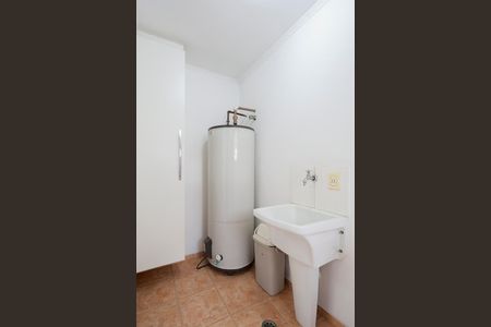 Casa para alugar com 330m², 3 quartos e 5 vagas Casa para alugar com 330m², 3 quartos e 5 vagasÁrea de serviço 1