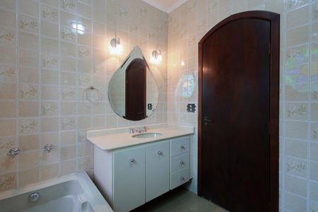 Casa para alugar com 330m², 3 quartos e 5 vagas Casa para alugar com 330m², 3 quartos e 5 vagasBanheiro da suíte