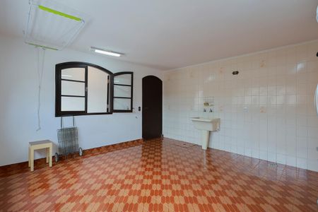Casa para alugar com 330m², 3 quartos e 5 vagas Casa para alugar com 330m², 3 quartos e 5 vagasÁrea de serviço 2