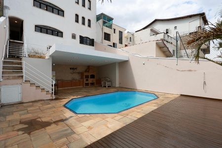 Casa para alugar com 330m², 3 quartos e 5 vagas Casa para alugar com 330m², 3 quartos e 5 vagasCasa