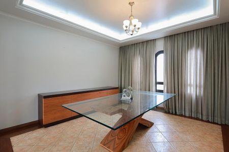 Casa para alugar com 330m², 3 quartos e 5 vagas Casa para alugar com 330m², 3 quartos e 5 vagasSala de jantar