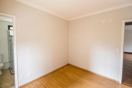 Apartamento à venda com 95m², 3 quartos e 2 vagas Apartamento à venda com 95m², 3 quartos e 2 vagasSuíte
