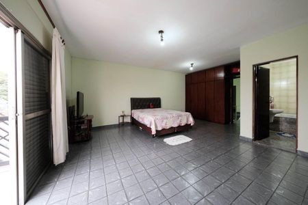 Casa à venda com 200m², 3 quartos e 3 vagasSuíte 1