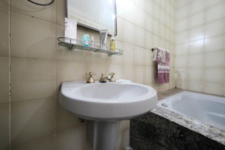 Casa à venda com 200m², 3 quartos e 3 vagasSuíte 1 Banheiro
