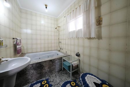 Casa à venda com 200m², 3 quartos e 3 vagasSuíte 1 Banheiro