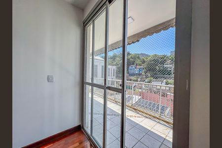 Sala de apartamento à venda com 3 quartos, 80m² em Cosme Velho, Rio de Janeiro