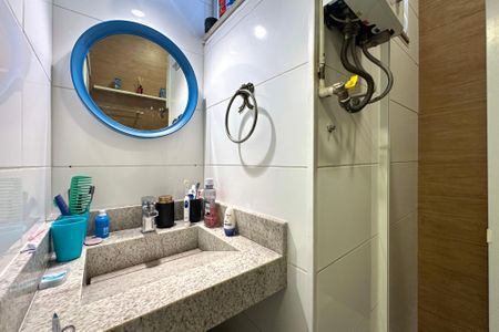 Apartamento à venda com 75m², 2 quartos e 1 vaga Apartamento à venda com 75m², 2 quartos e 1 vagaBanheiro Social