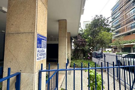 Apartamento à venda com 75m², 2 quartos e 1 vaga Apartamento à venda com 75m², 2 quartos e 1 vagaPlaquinha