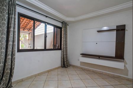 Casa à venda com 80m², 3 quartos e sem vaga Casa à venda com 80m², 3 quartos e sem vagaSala