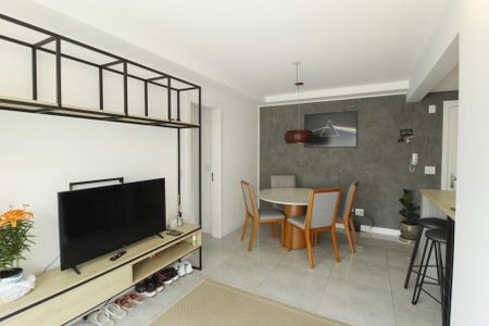 Sala de apartamento à venda com 2 quartos, 62m² em Passo da Areia, Porto Alegre