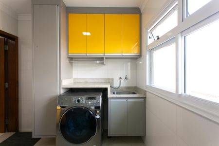 Casa à venda com 200m², 3 quartos e 4 vagas Casa à venda com 200m², 3 quartos e 4 vagasÁrea de Serviço