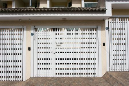 Casa à venda com 200m², 3 quartos e 4 vagas Casa à venda com 200m², 3 quartos e 4 vagasFachada