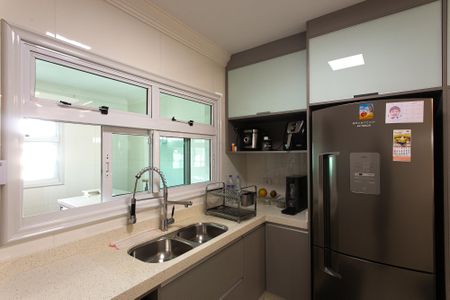 Casa à venda com 200m², 3 quartos e 4 vagas Casa à venda com 200m², 3 quartos e 4 vagasCozinha