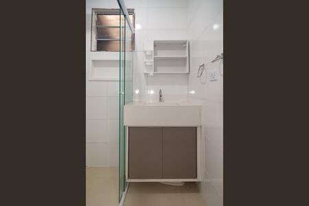 Banheiro de casa para alugar com 2 quartos, 75m² em Bela Vista, São Paulo