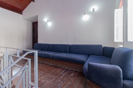 Casa à venda com 477m², 4 quartos e 4 vagas Casa à venda com 477m², 4 quartos e 4 vagasHall