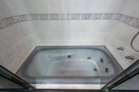 Apartamento à venda com 156m², 4 quartos e 2 vagas Apartamento à venda com 156m², 4 quartos e 2 vagasBanheiro da Suíte 1