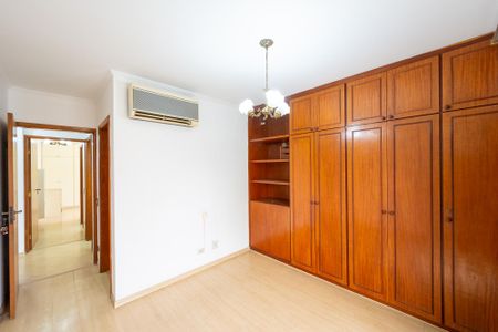 Apartamento à venda com 156m², 4 quartos e 2 vagas Apartamento à venda com 156m², 4 quartos e 2 vagasSuíte 2