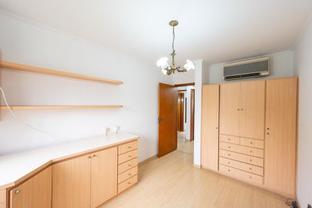 Apartamento à venda com 156m², 4 quartos e 2 vagas Apartamento à venda com 156m², 4 quartos e 2 vagasQuarto 3