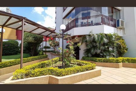 Apartamento à venda com 156m², 4 quartos e 2 vagas Apartamento à venda com 156m², 4 quartos e 2 vagasEntrada