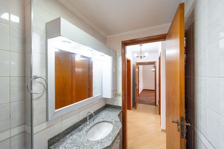 Apartamento à venda com 156m², 4 quartos e 2 vagas Apartamento à venda com 156m², 4 quartos e 2 vagasBanheiro Social