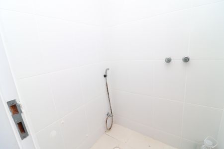 Casa de condomínio à venda com 101m², 3 quartos e 2 vagasBanheiro de serviço