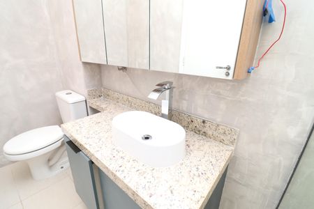 Casa de condomínio à venda com 101m², 3 quartos e 2 vagasBanheiro da Suíte