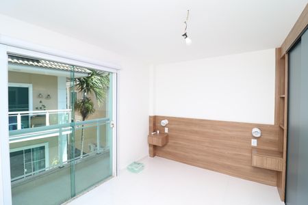 Casa de condomínio à venda com 101m², 3 quartos e 2 vagasSuíte